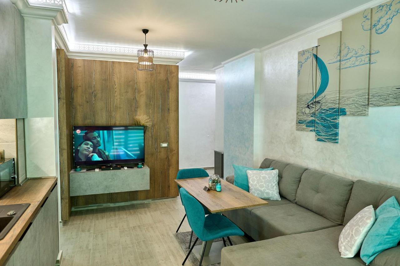 Blue Bamboo Apartment Spa Pools Resort And Parking Mamaia Exteriör bild
